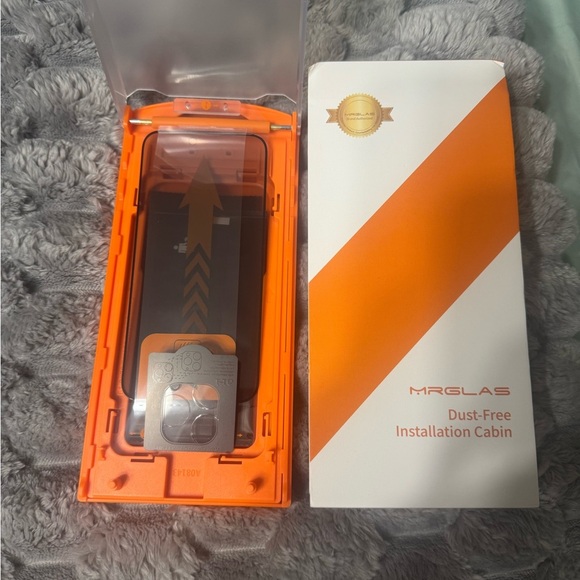 ☀️☀️MRGLAS Dust-Free Installation Screen Protector For iPhone 15pro Max - Picture 3 of 5